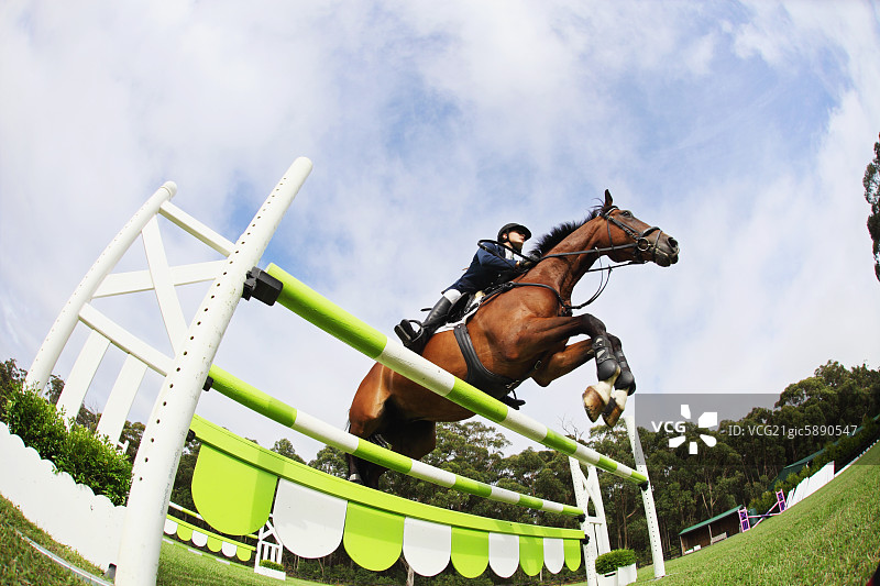 骑马跳栏图片素材