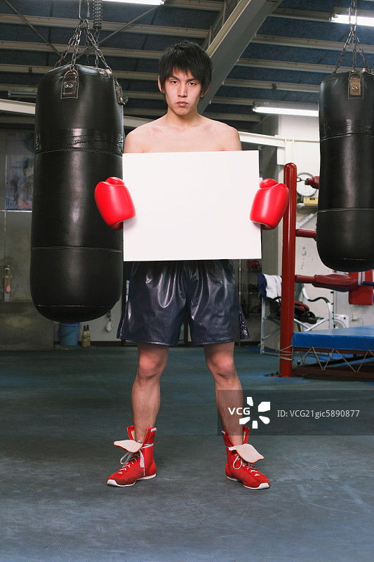手持白板的拳击手图片素材
