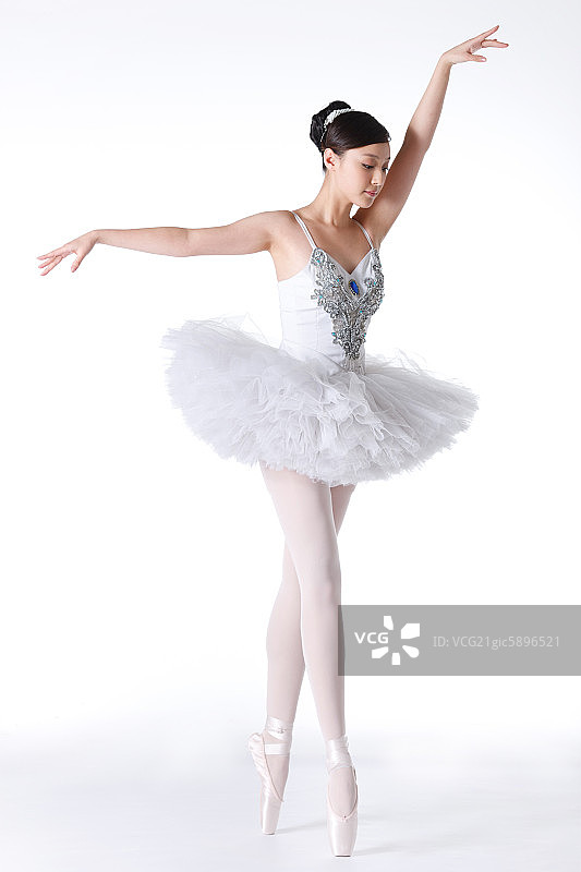 东方女孩跳芭蕾舞图片素材