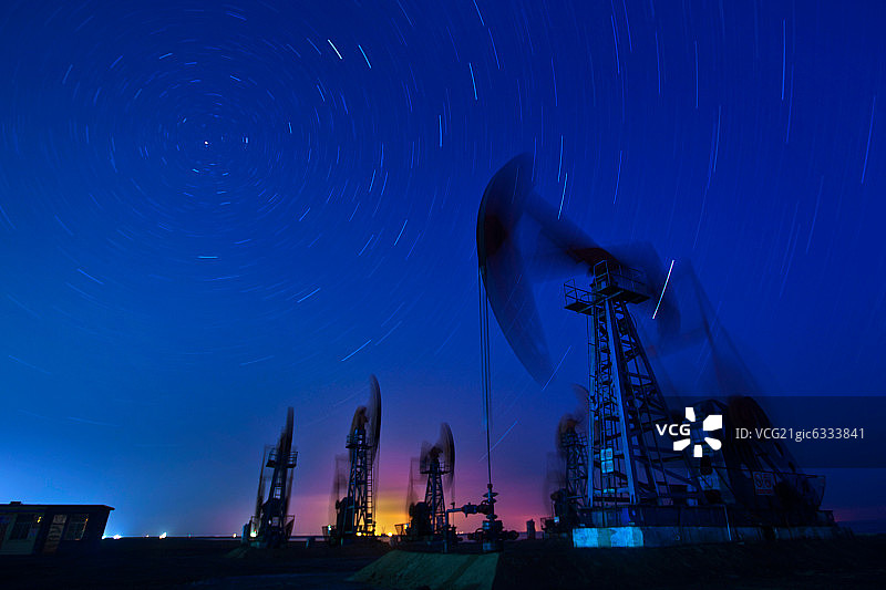 山东胜利油田夜景图片素材