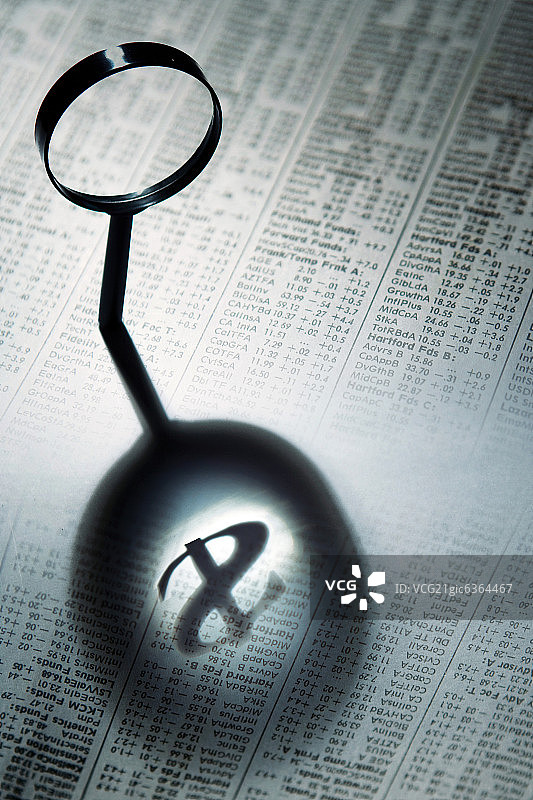 放大镜和美元符号图片素材