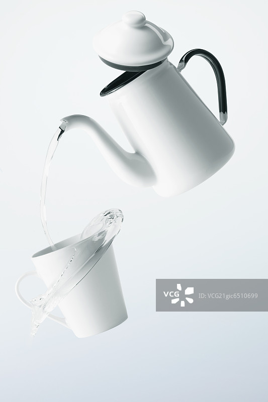 水倒入杯中（数码处理）图片素材