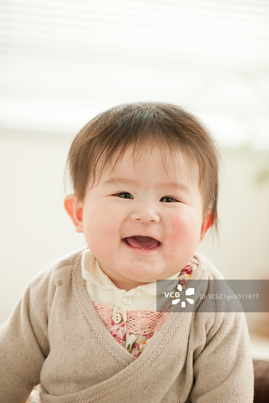 微笑的男婴图片素材