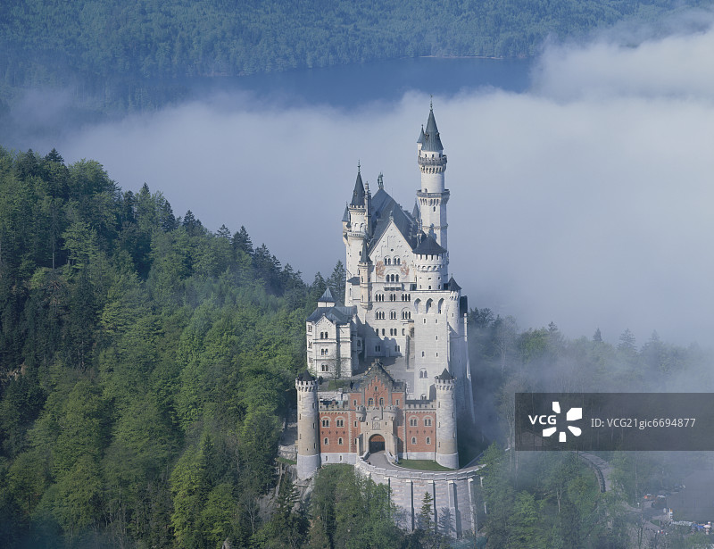 云雾中的新天鹅堡图片素材