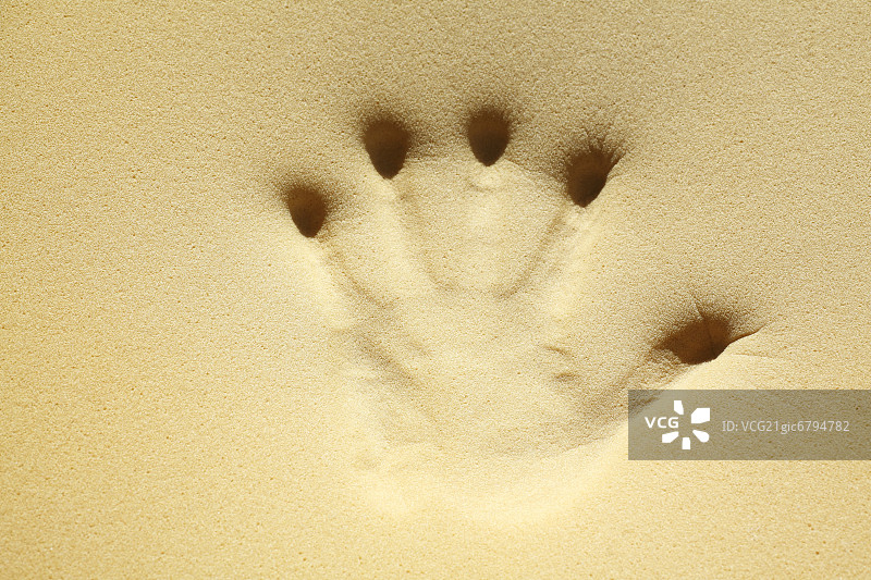 泡沫垫上的手印图片素材