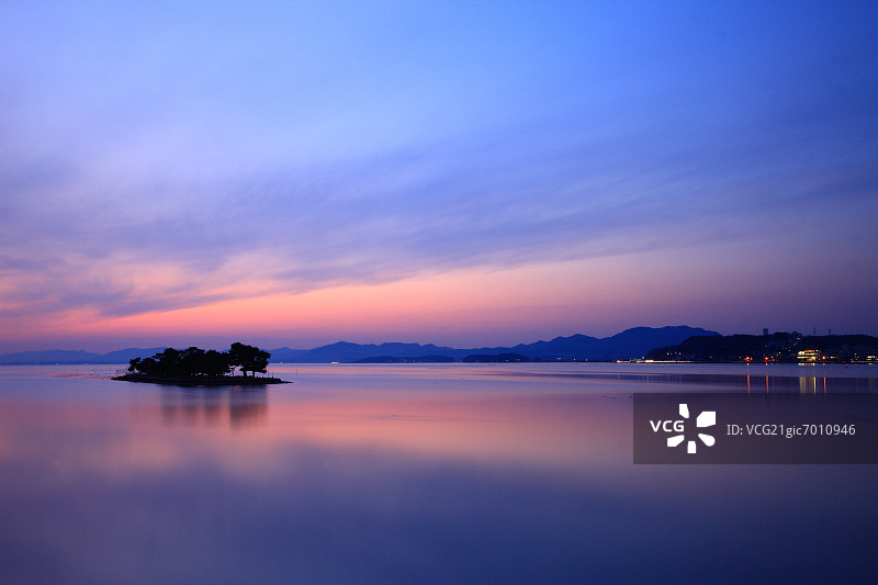 岛根县宍道湖上的小岛图片素材