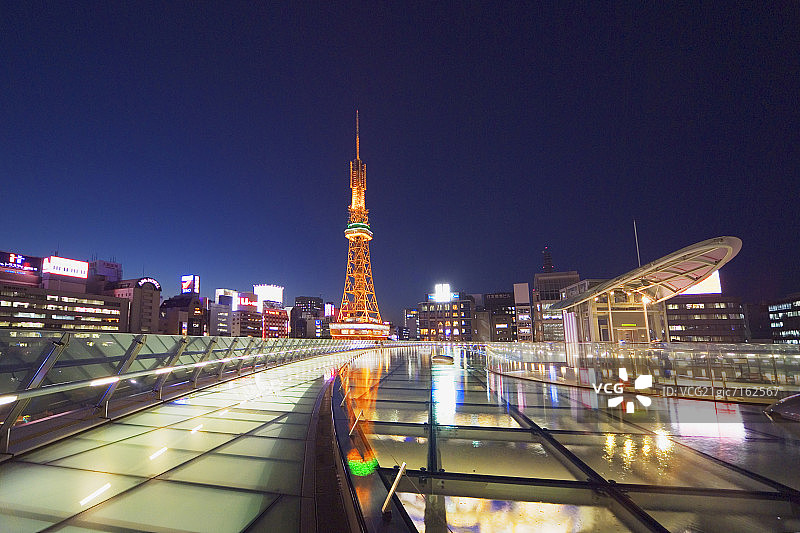 日本爱知县名古屋绿洲21名古屋电视塔夜景图片素材