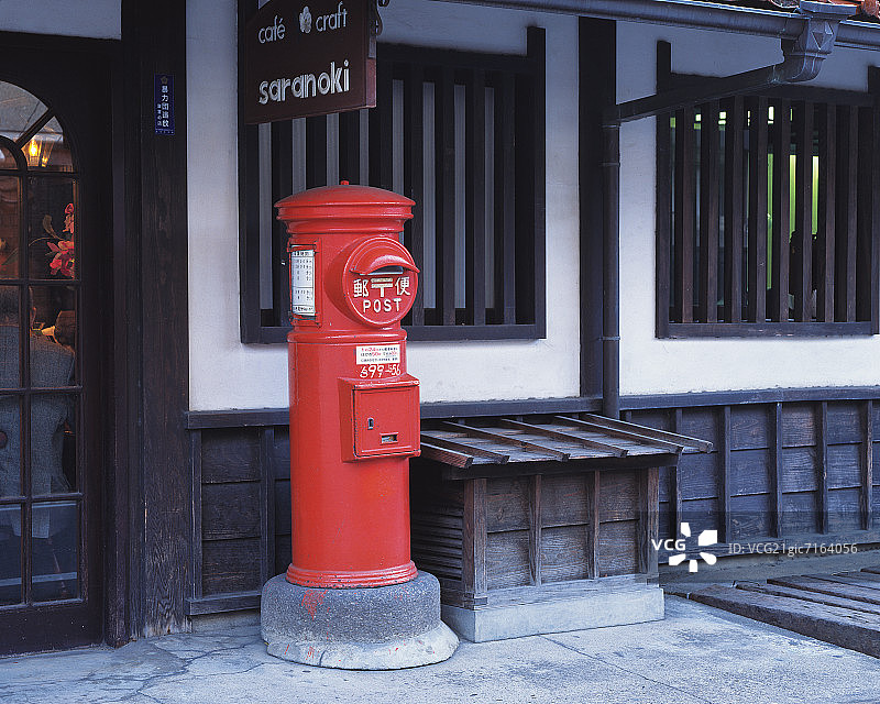 日本岛根县津和野的红色邮箱图片素材