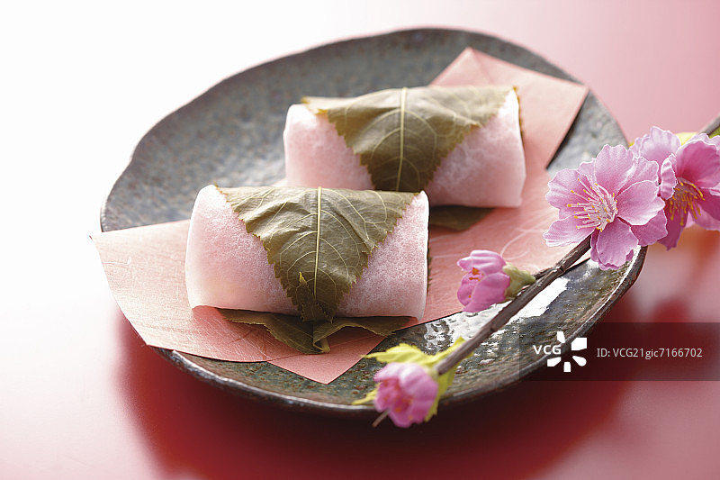 带粉色花的樱饼图片素材