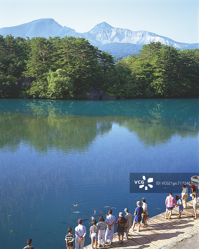从福岛县北盐原村毘沙门沼看到的磐梯山图片素材