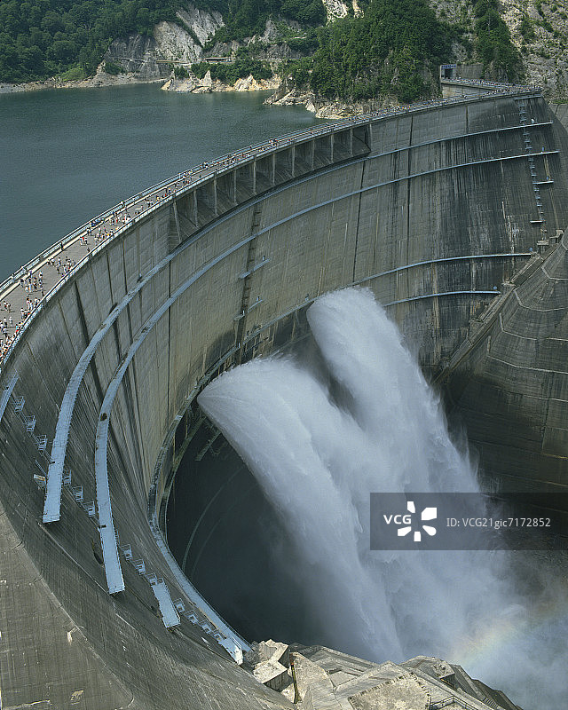 日本富山县黑部大坝图片素材