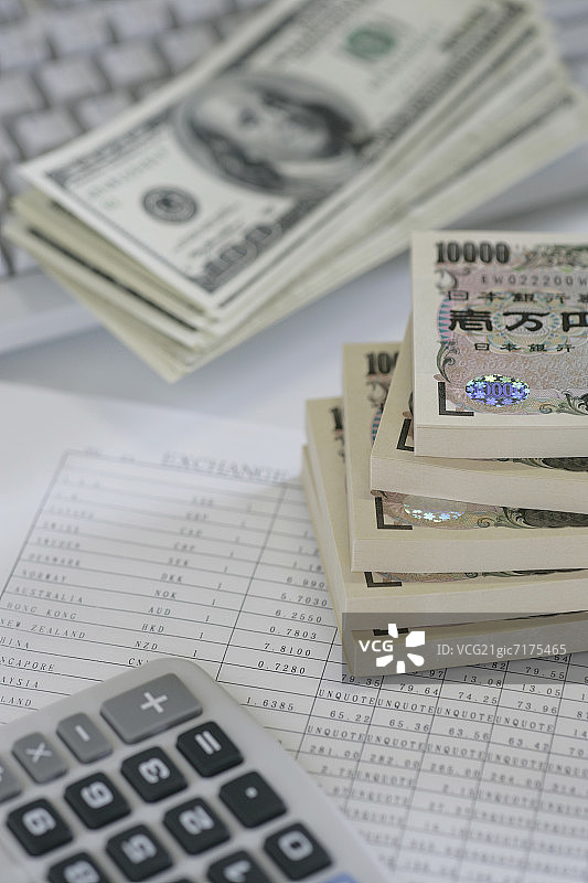 成捆的日元和美元图片素材