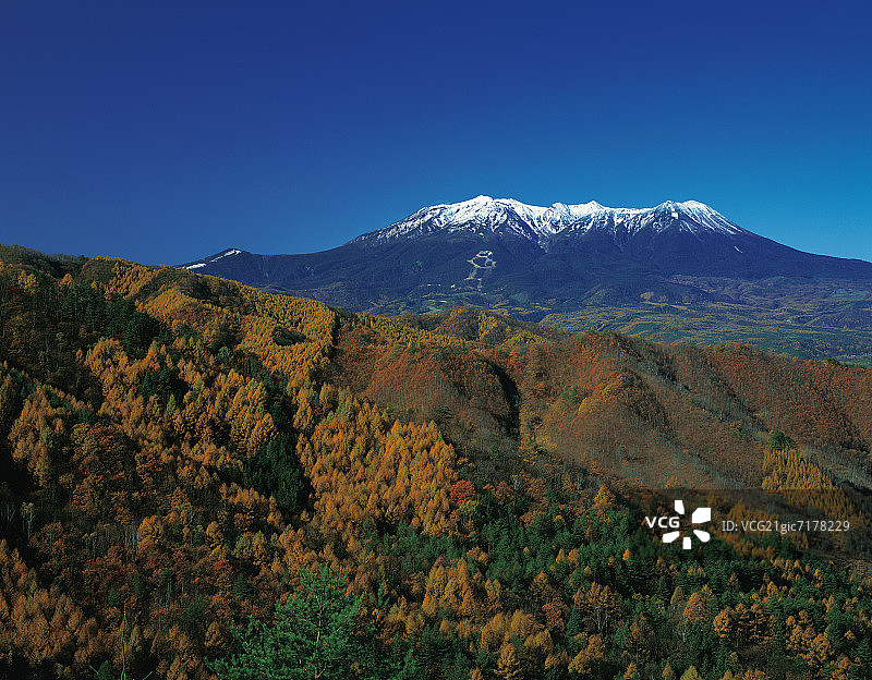 日本本州岛长野县秋季御岳山风光图片素材