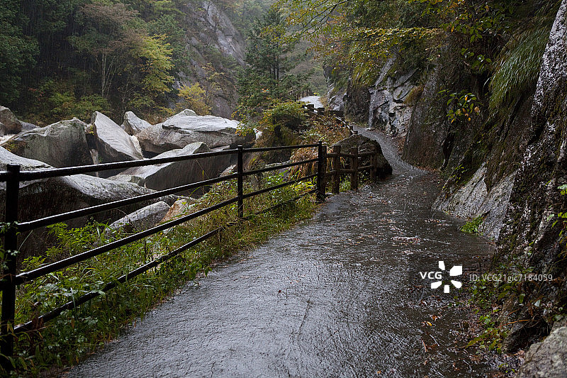 台风过后山梨县升仙峡被洪水淹没，日本图片素材