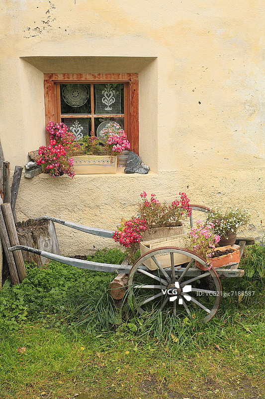 窗边的小推车图片素材