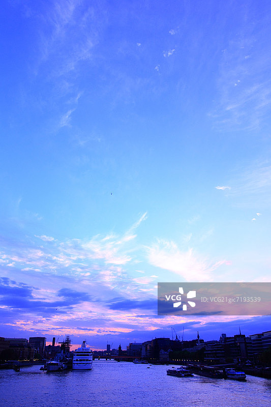 泰晤士河黄昏景色图片素材
