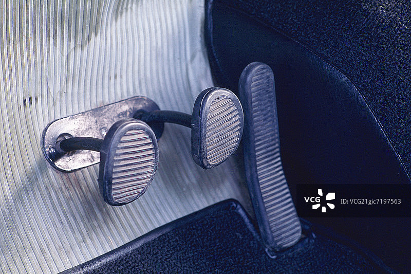 汽车脚踏板特写，高角度视图图片素材