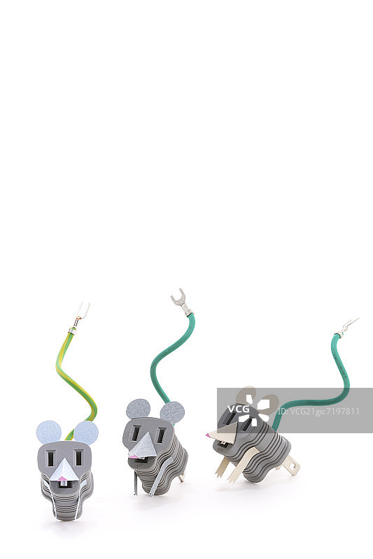 用插头和电缆尾巴制成的老鼠图片素材