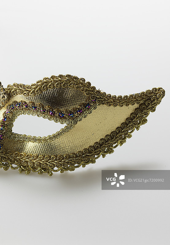 金色狂欢节面具特写图片素材