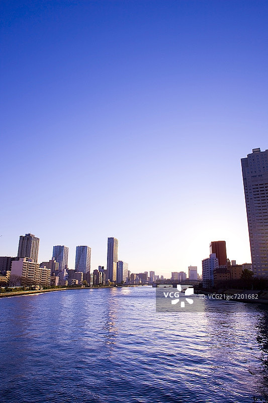 东京中央区的傍晚天际线图片素材