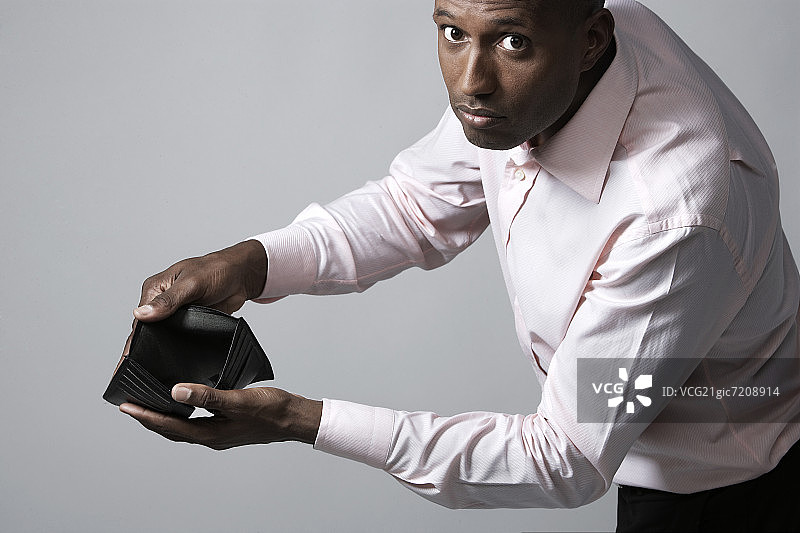 商人展示空钱包图片素材