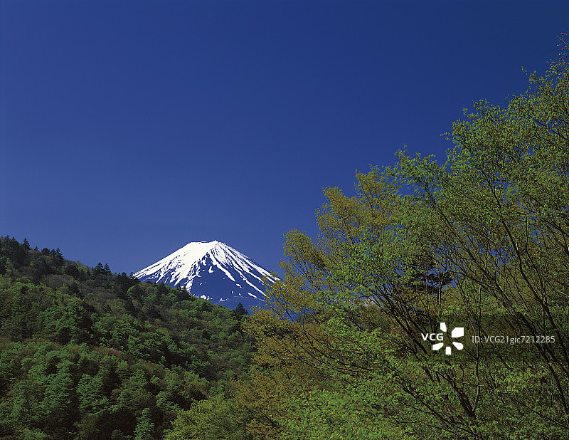 日本山梨县的富士山图片素材