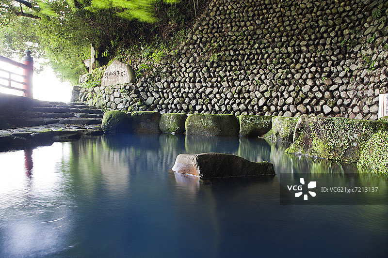 熊野佛寺朝圣路上的泉水图片素材