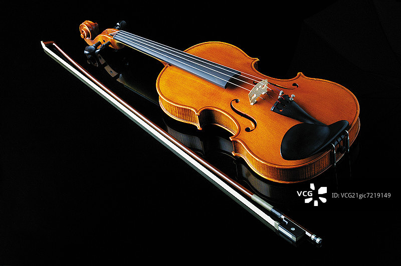 小提琴和琴弓图片素材