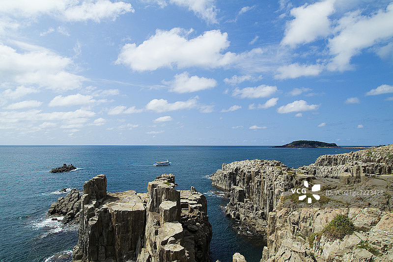 日本福井县坂井市东寻坊海岸的渡轮图片素材