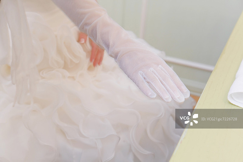 戴手套的新娘图片素材