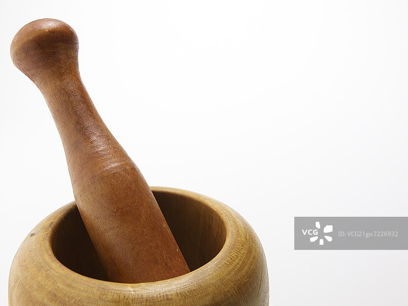 木制研钵和研杵特写图片素材