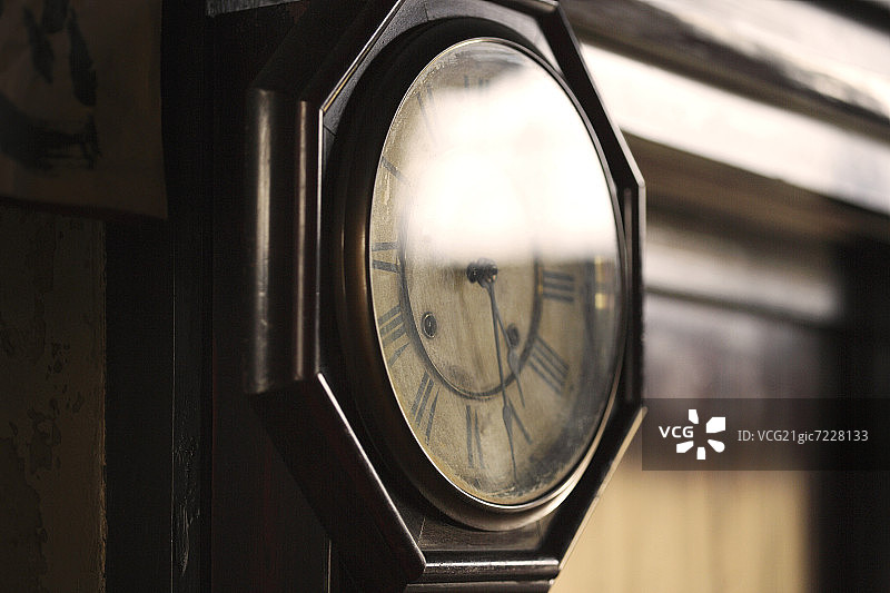 落地钟特写图片素材