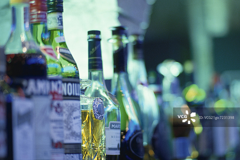 排列的清酒瓶图片素材