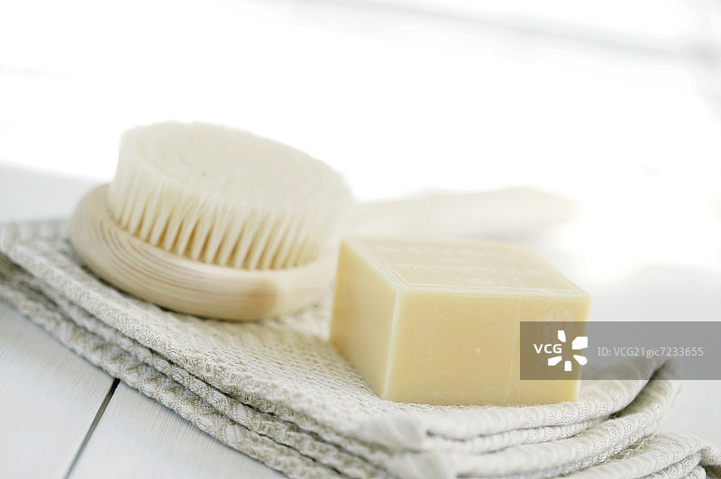 香皂、毛巾和搓背刷图片素材