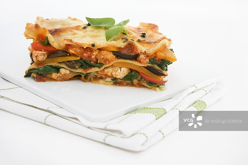 砧板上的蔬菜千层面图片素材