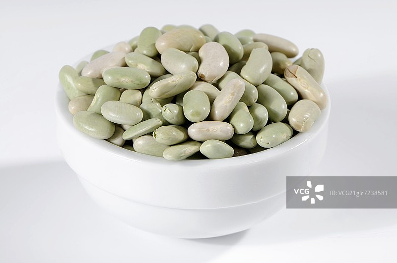 陶瓷碗中的食用豆图片素材