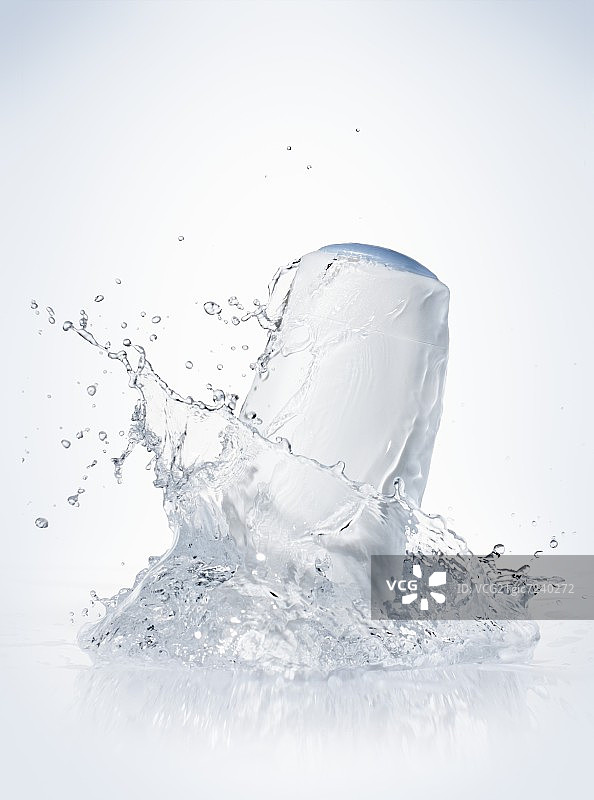 水中的沐浴露图片素材