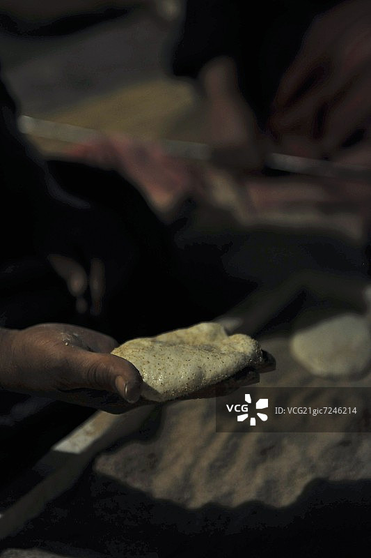 制作无酵饼（埃及）图片素材