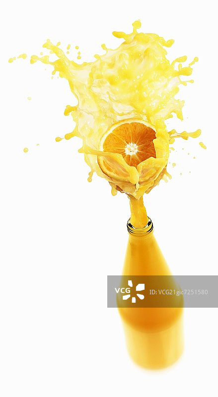 瓶中溅出的橙汁图片素材