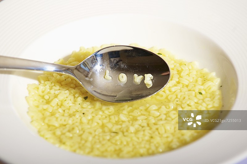 字母汤与勺子图片素材