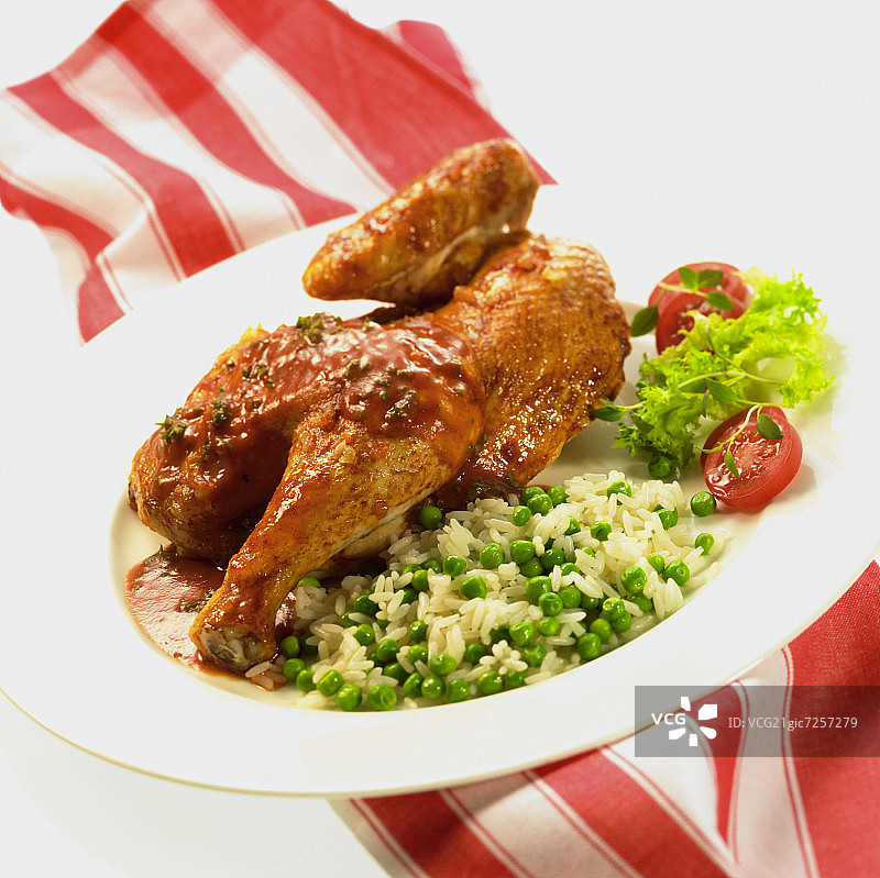 大蒜鸡肉配米饭和豌豆图片素材