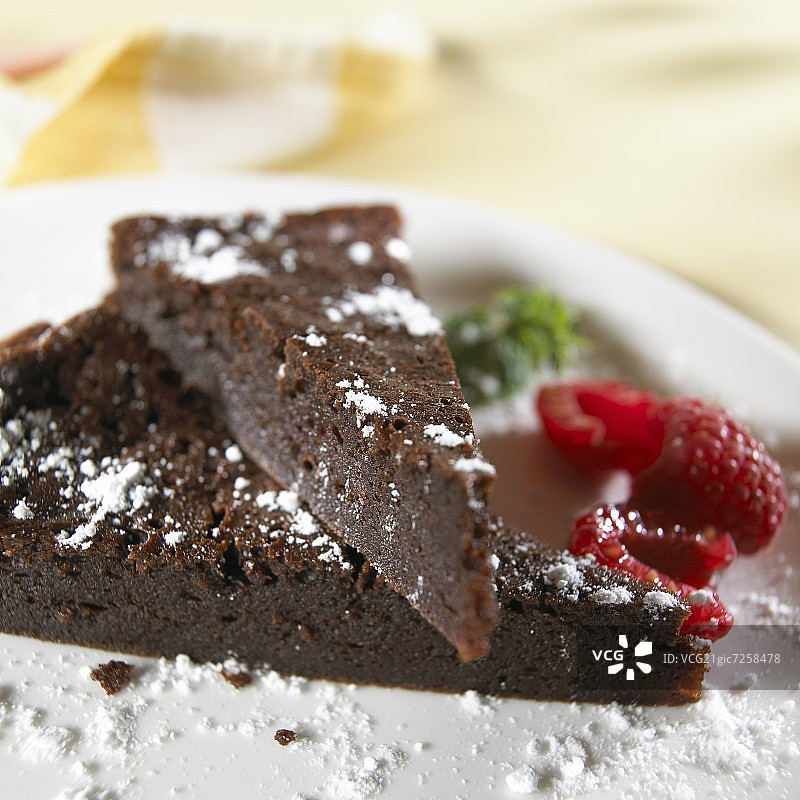 两块巧克力挞图片素材