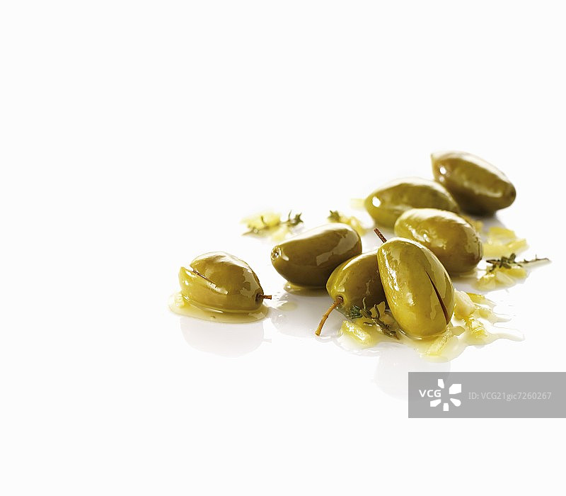 绿色橄榄切片图片素材