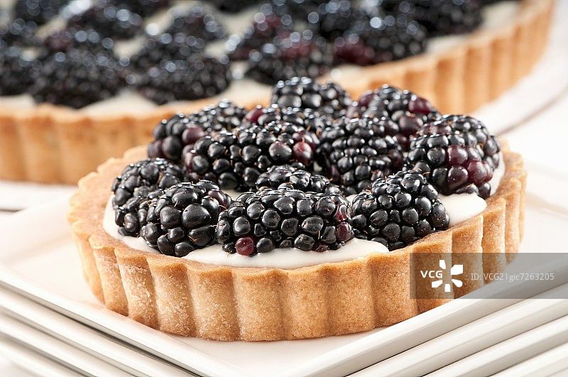 马斯卡彭黑莓小馅饼图片素材