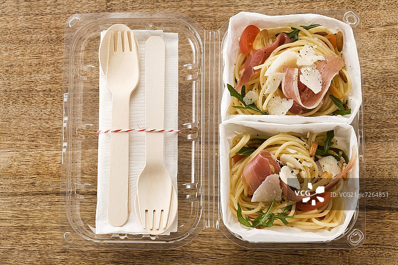 外带帕尔马火腿意面沙拉图片素材