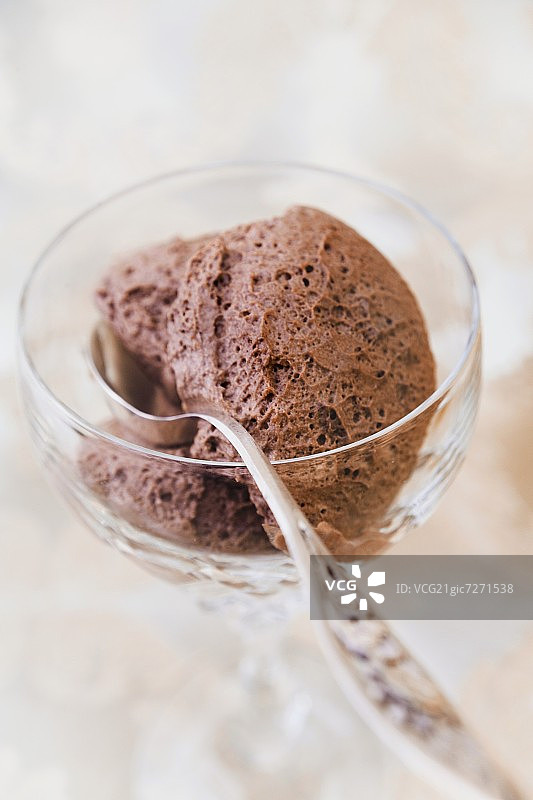 杯装巧克力慕斯图片素材