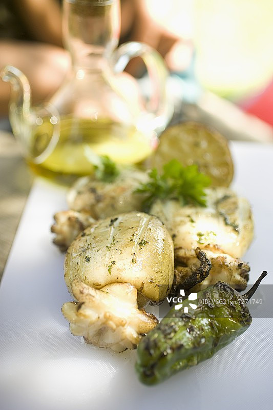 烤鱿鱼配辣椒图片素材