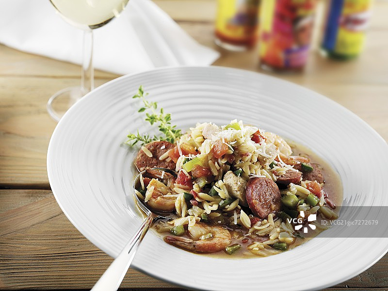 什锦饭配奥佐意面图片素材