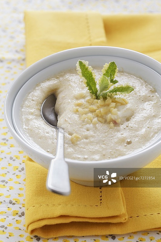 大黄泡沫配菠萝薄荷图片素材