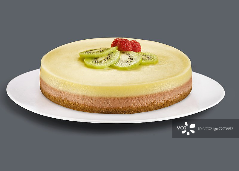 覆盆子柠檬芝士蛋糕（含猕猴桃和覆盆子装饰）图片素材